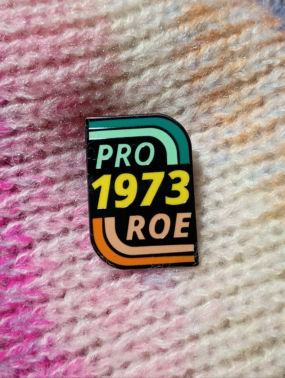 Retro PRO 1973 ROE Metal Lapel Pin Roe Vs Wade Feminist Women's Rights Abortion - Picture 2 of 3